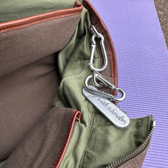 Levenger Italian leather travel bags (2) - Picture 13 of 16